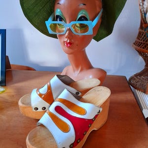 70s groovy psychedelic RED YELLOW white leather and wood  PLATFORMS mules  seventies uk 7