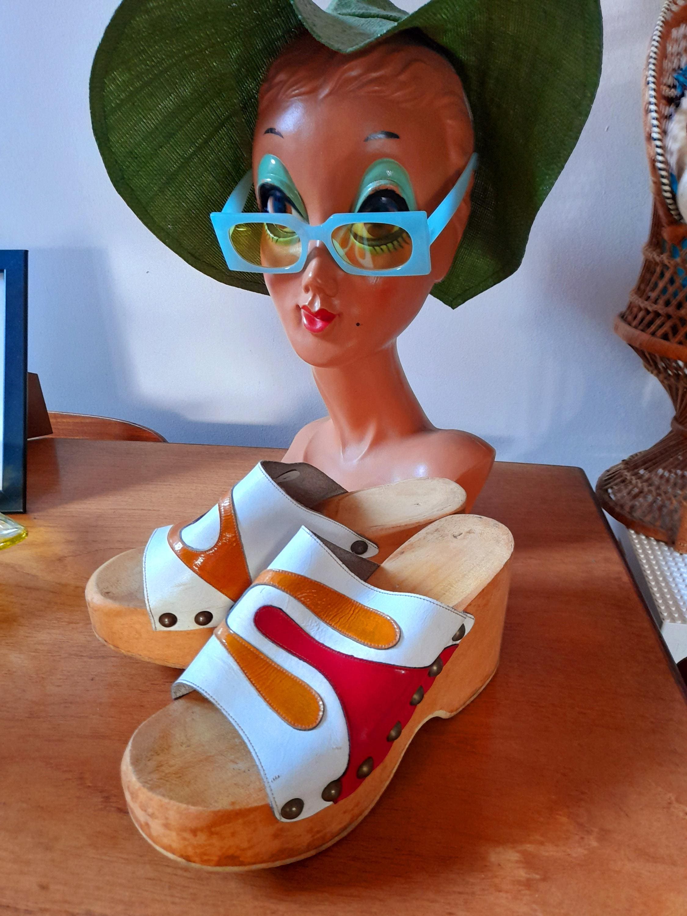 70s groovy psychedelic RED YELLOW white leather and wood  PLATFORMS mules  seventies uk 7