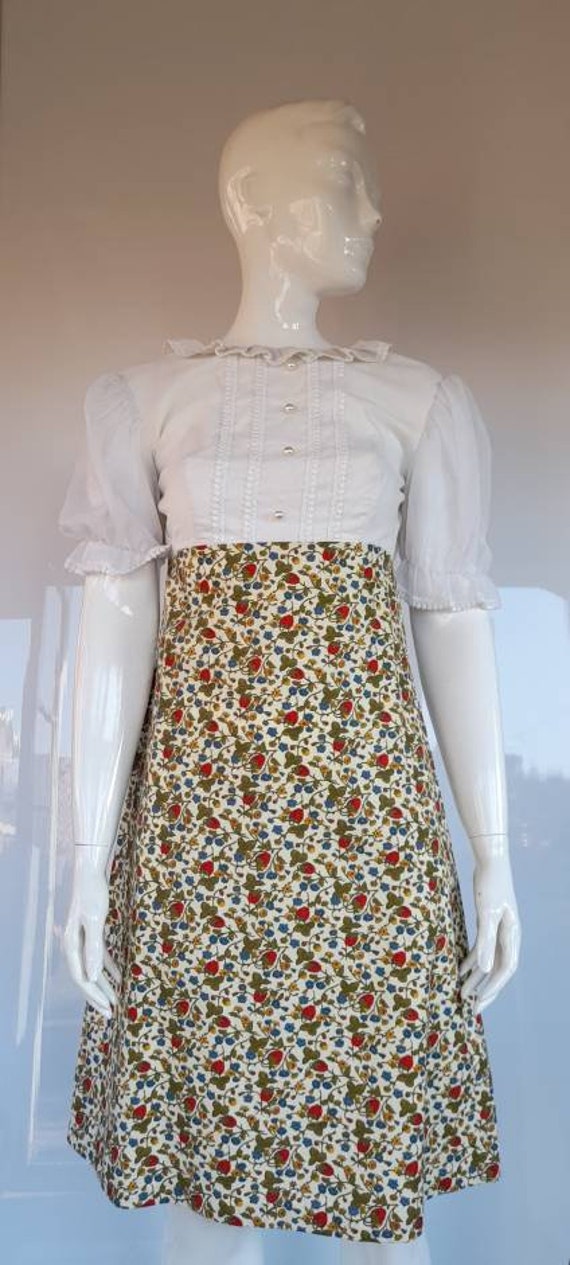 60s FLORAL peasant victoriana strawberry print ru… - image 2