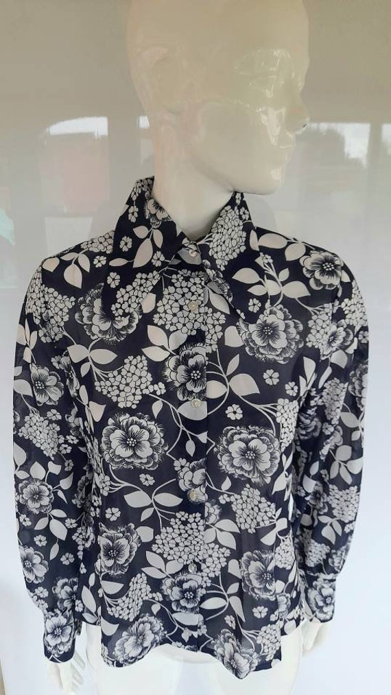 60s 70s navy white oversized floral nylon BEAGLE C
