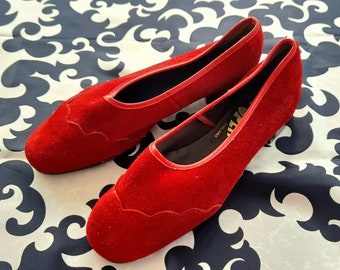 60s  dark cherry RED MOORLANDS SLOOPERS dark red suede pumps mod sixties uk 5  5.5