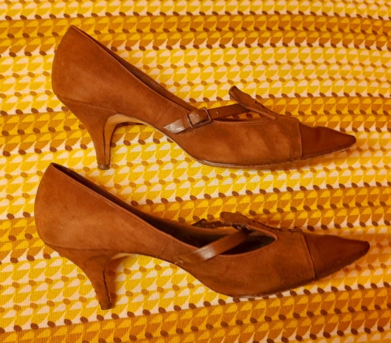 60s BROWN SUEDE t bar glamour WINKLEPICKERS heels… - image 6