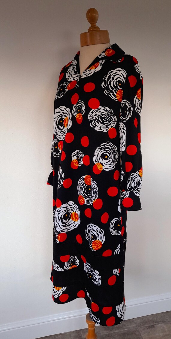70s Black RED White orange abstract FLORAL print dress with covered buttons uk 12
