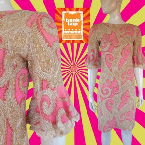 Años 60 bebé PINK y beige PAISLEY volante hecho a mano años sesenta muñeca mod VESTIDO uk 8