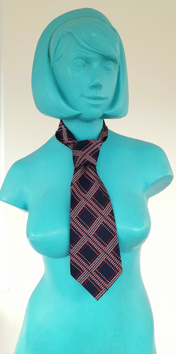 white kipper tie