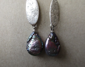 Large pearl earrings drops gray multicolor silver gold speckles feminine elegant fancy