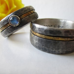 Ausgefallene Eheringe handgearbeitet Trauringe geschmiedet Mondstein Silber Gold We2Weddingband Set moonstone blau boho zdjęcie 1