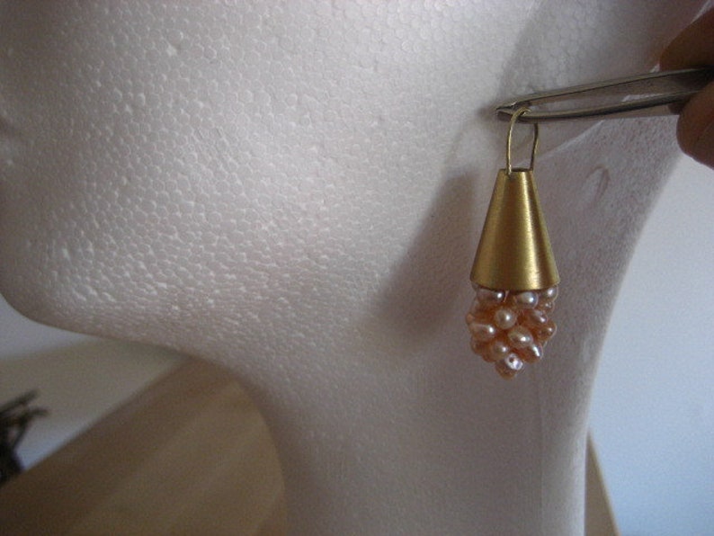 beautyful freshwater pearl18 k gold earrings cone image 2