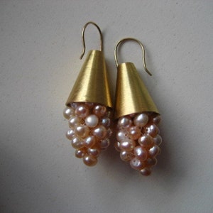 beautyful freshwater pearl18 k gold earrings cone image 1