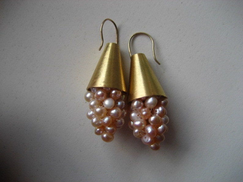 beautyful freshwater pearl18 k gold earrings cone image 1