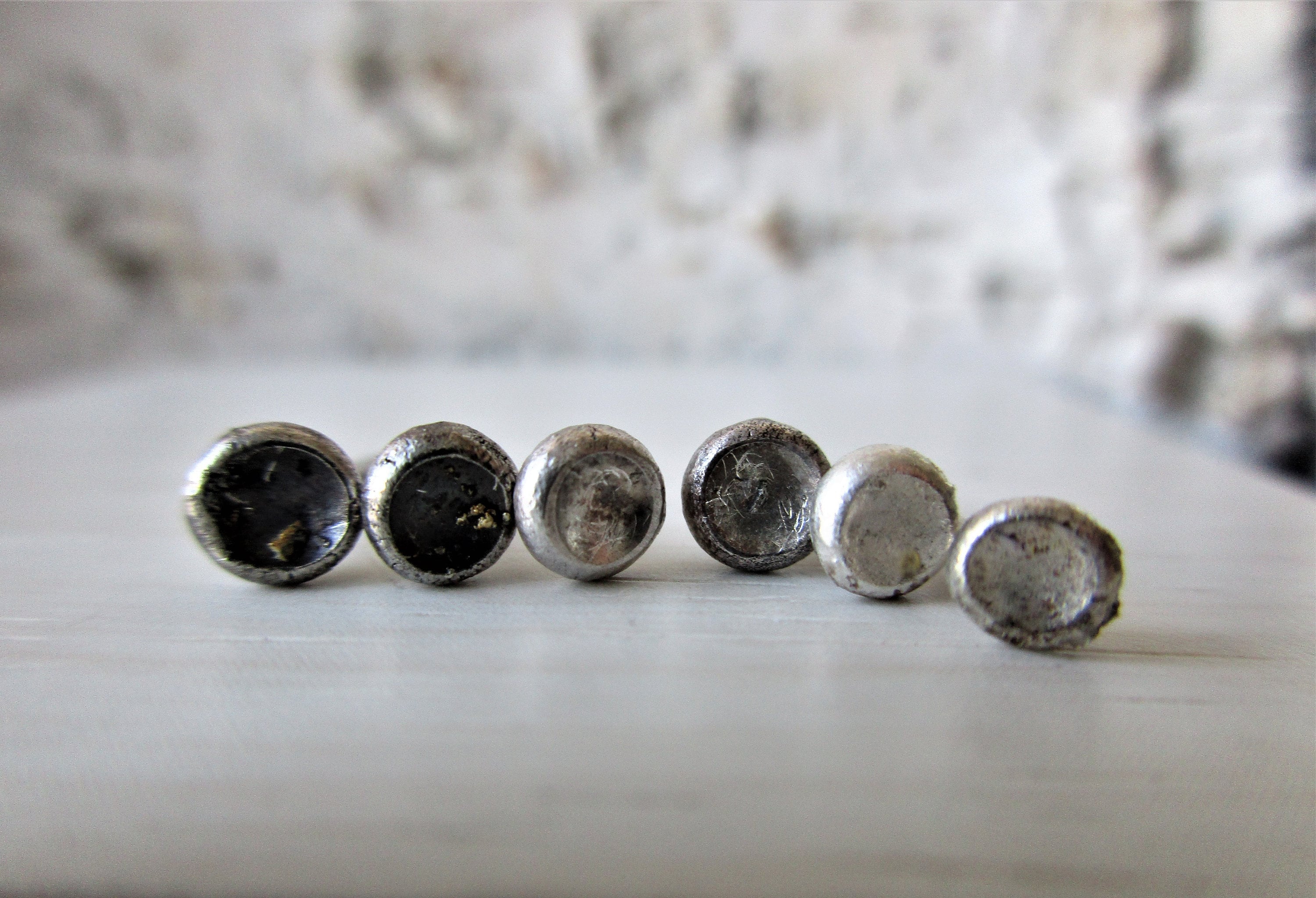 Round silver gold-plated stud earrings