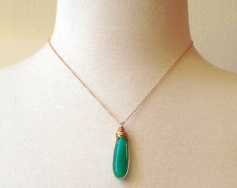 COLLAR COLGANTE CHRYSOPRASE - Colgante de crisoprasa envuelto en alambre de oro - Collar colgante de chakra del corazón - Piedra preciosa para abrir el corazón