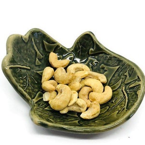 Green Hamsa hand dish Hamsa bowl Small bowl Jewelry dish  Housewarming gift Jewish blessing Judaica Jewish holiday Passover gift