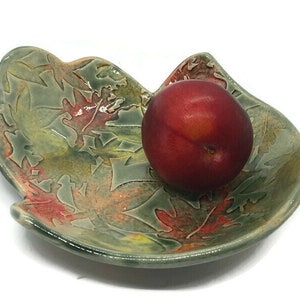 Leaves hamsa dish Fruit dish Serving dish Hamsa hand Housewarming gift Jewish blessing Judaica Jewish holiday Hanukkah gift Jewish