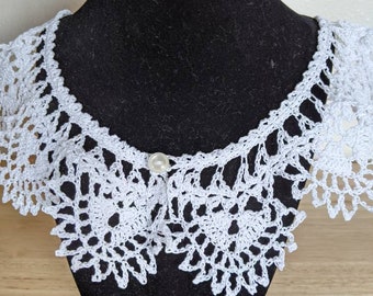 Lace crochet collar