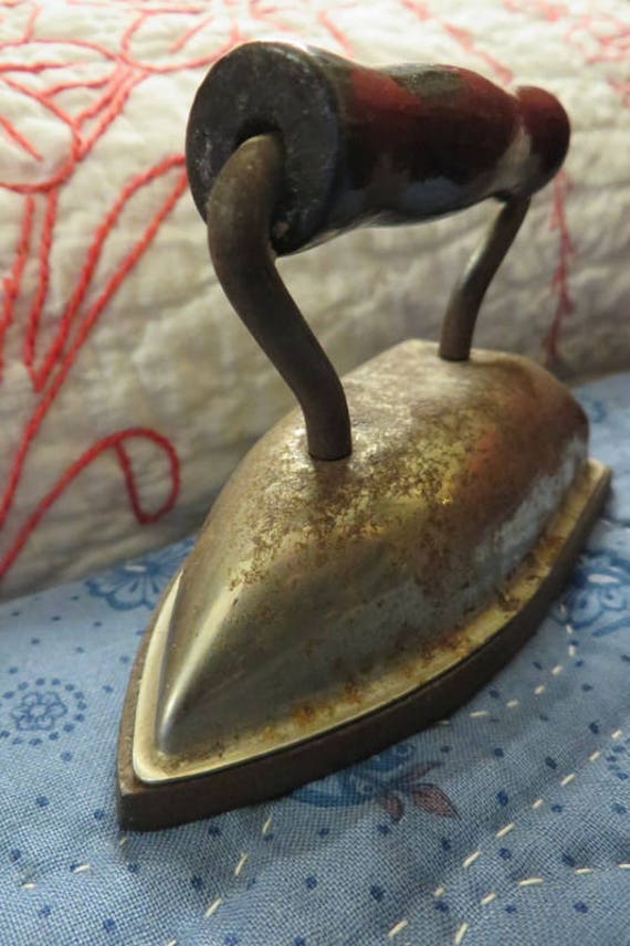 Tiny IRON W/ Wooden Black Handle // Antique Vintage Iron // Salesman's  Sample // Sleeve Iron Vintage // Miniature Iron 