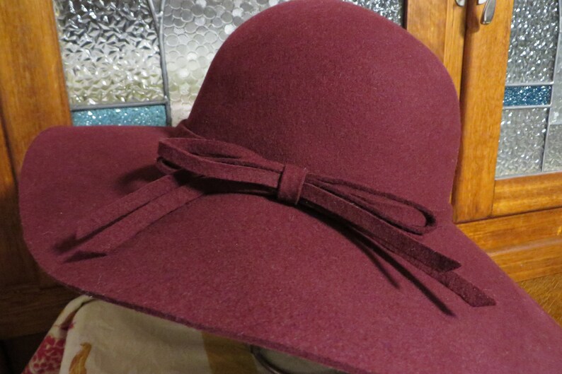 wine colored floppy hat