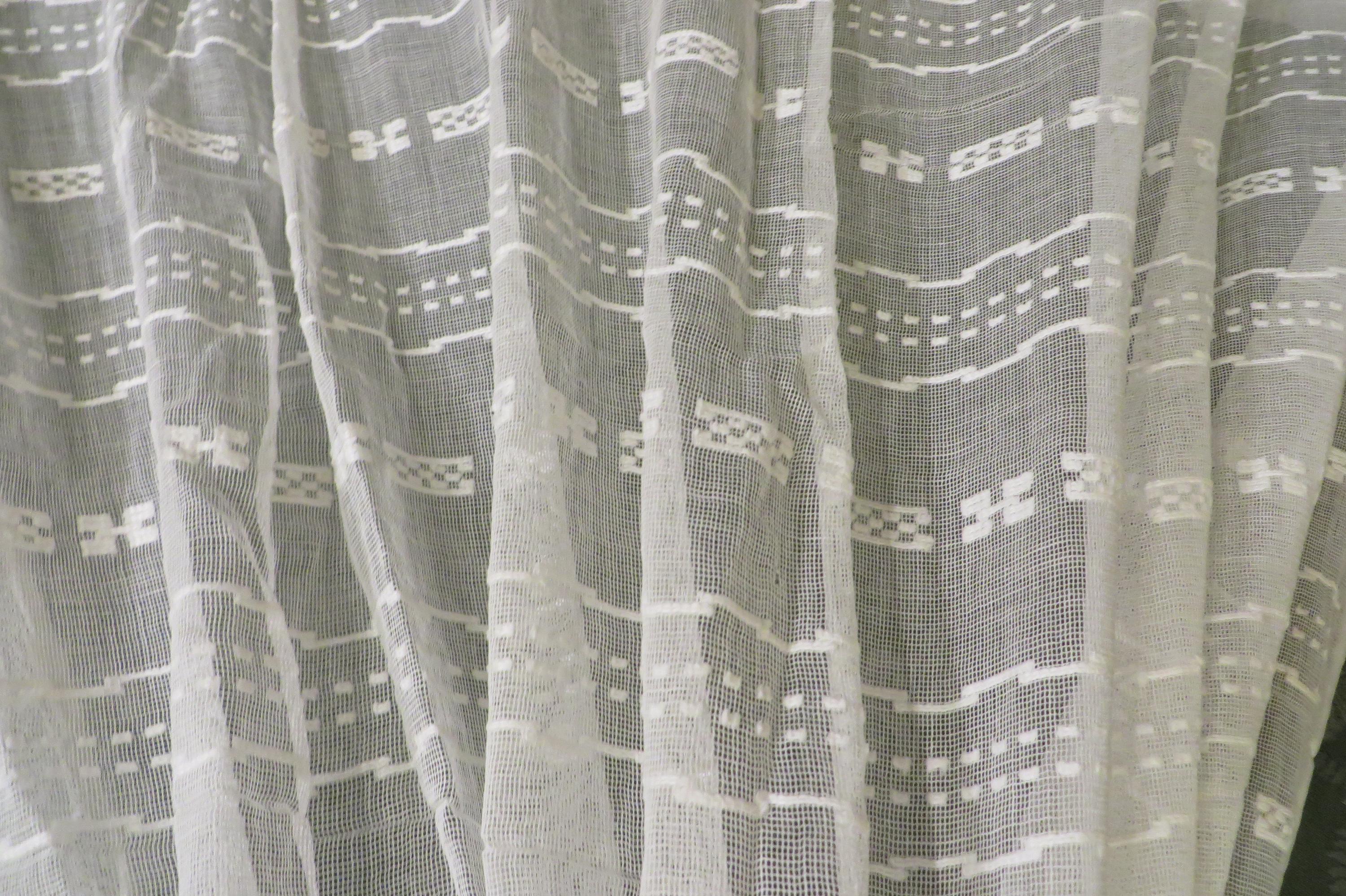 Vintage LACE FABRIC - 3 Yards 5 inches, One Piece  //  Unique Pattered Net Lace  //  Width is 35 inches