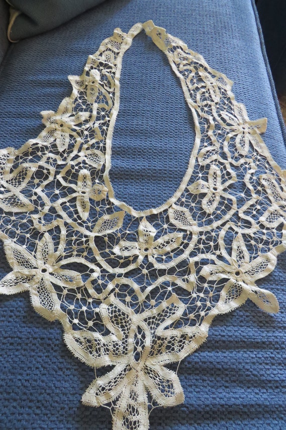 vintage white lace collar - Gem