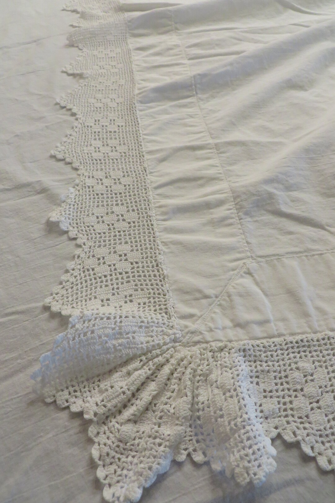 French Embroidered BEDSHEET W/ LACE EDGING // Heirloom Bed Etsy