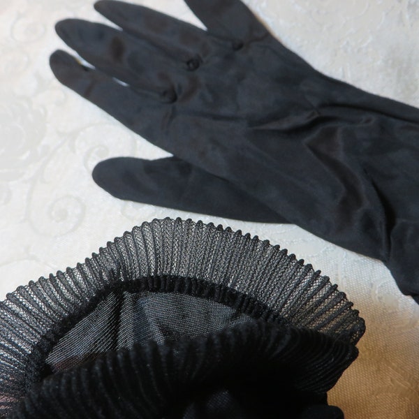 Vintage Black DRESS GLOVES, Formal Black Gloves, with TOp Edge RUFFLE, and Ruching  //  Size 7  Sm - Med  //  Marked "Hansen"