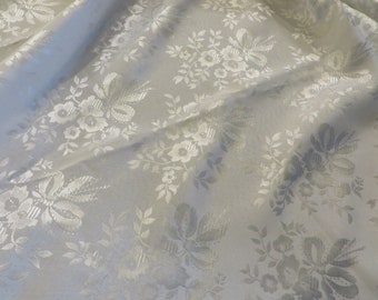 Vintage Extra-LONG Tablecloth, Scalloped Edges  //  Measures  102" Long x 59" W  //  Buffet Size Tablecloth, Wedding Tablecloth