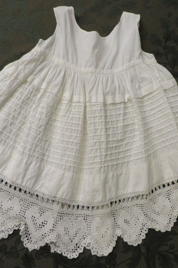 SWEET Little Girls DRESS,  White Cotton, Sleeveles