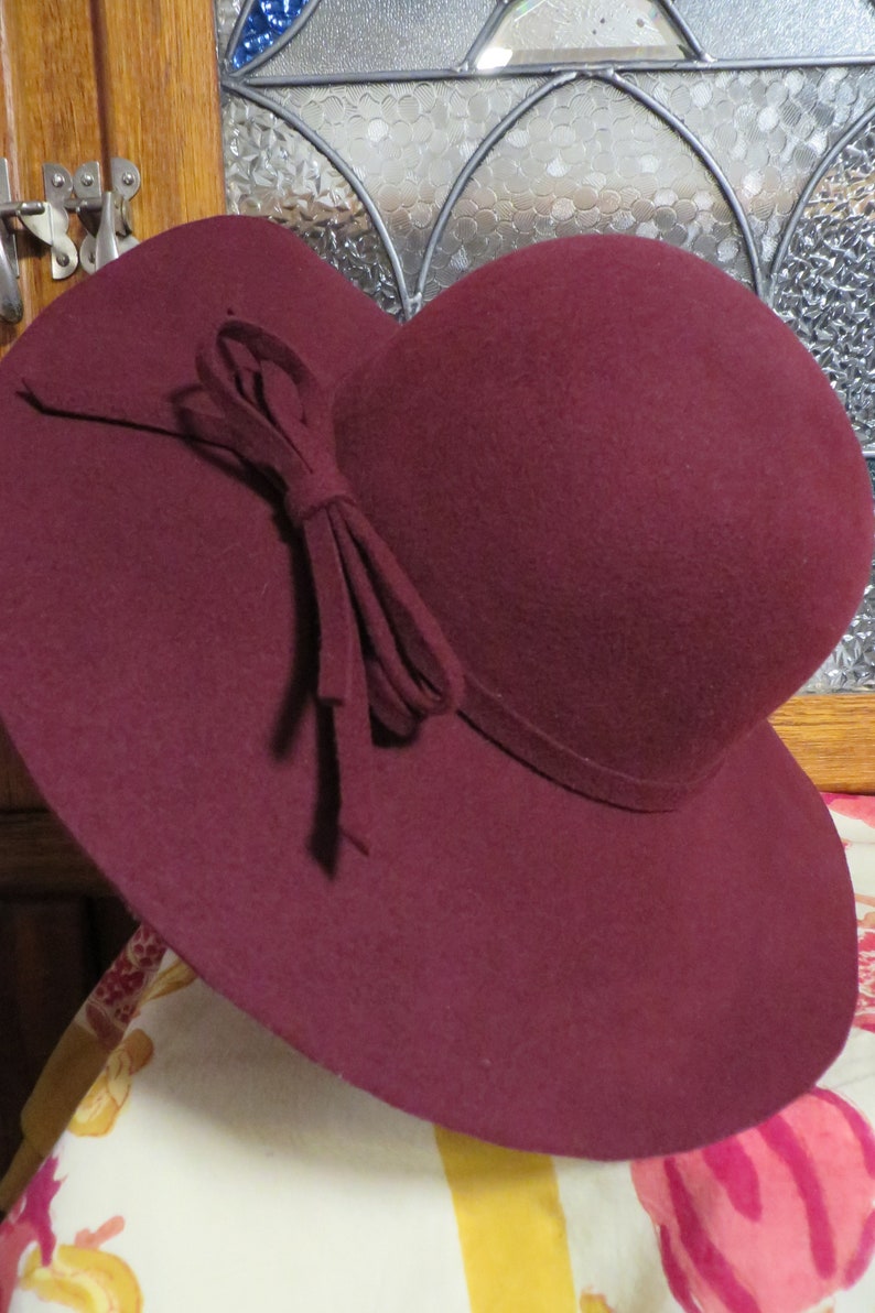 wine colored floppy hat