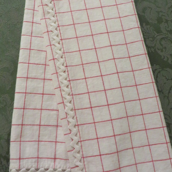 Vintage COTTON TOWEL, Red and White CHECK with Ric-Rak Trim  //  28" x 17"  //  Vintage Kitchen Towel, Red and White Linens