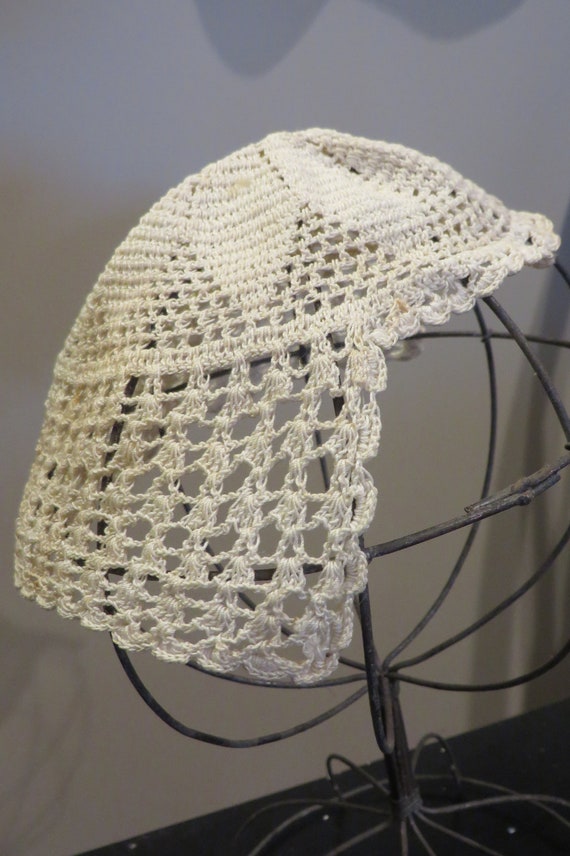 Antique Hand Crocheted BABY BONNET  //  Ecru, Off 