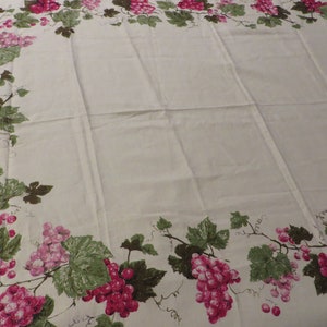 Vintage, Tablecloth Linen LUTHER TRAVIS Design  //  68&quot; x 48 1/2&quot;  //  Soft Linen, Vintage Luther Travis Tablecloth with GRAPES, Leaves