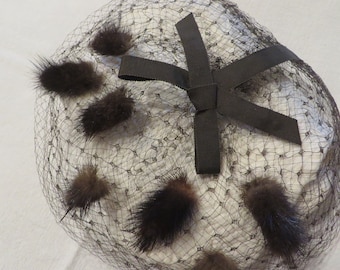Vintage Ladies Hat  //  Knotted Netting and MINK Tips, Grosgrain Bow in Brown  //  Vintage Mink Ladies Hat  //  Excellent Condition