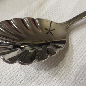 Vintage Reed and Barton Scalloped Servierlöffel, Muster BROOKSHIRE // Edelstahl Besteck