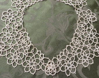 Beautiful Antique TATTED LACE Collar - Off White  //  Vintage Tatted Lace Collar  //  Adult Size  //  Widest Part is 4", Diameter 24"