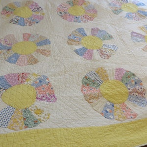 Antique QUILT, Dresden Plate Pattern, Hand Appliqued with Mostly Feed Sacks, 1930s and 1940s Cottons  //  Heavily Hand Quilted