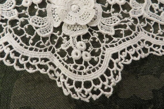 Beautiful Intricate LACE COLLAR  //  White Antiqu… - image 3