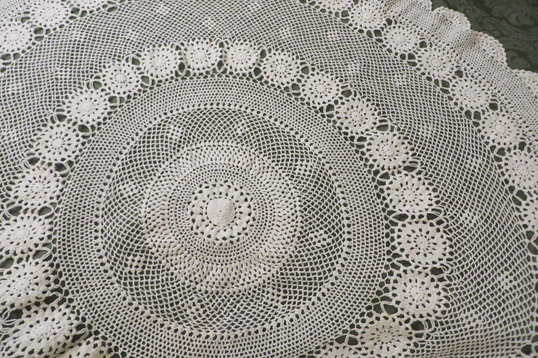 Hand Crocheted Tablecloth Vintage Round, White Cotton Tablecloth // 45