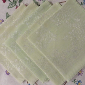 Damask LIGHT GREEN NAPKINS  Set of 5  //  Dinner Size 15 1/2" x 14 1/4" //  Light Green Damask Tone on Tone Fabric  //  Vintage Table Linens