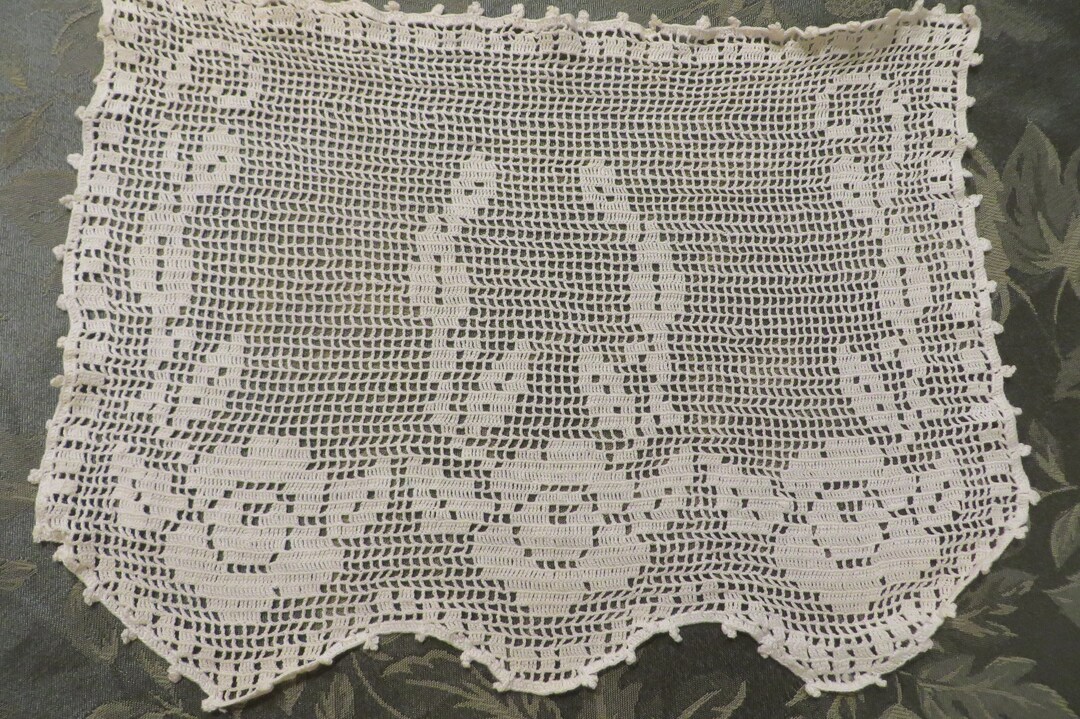 Lovely Vintage CHAIR DOILY Sofa DOILY or Shelf Doily // Hand Etsy