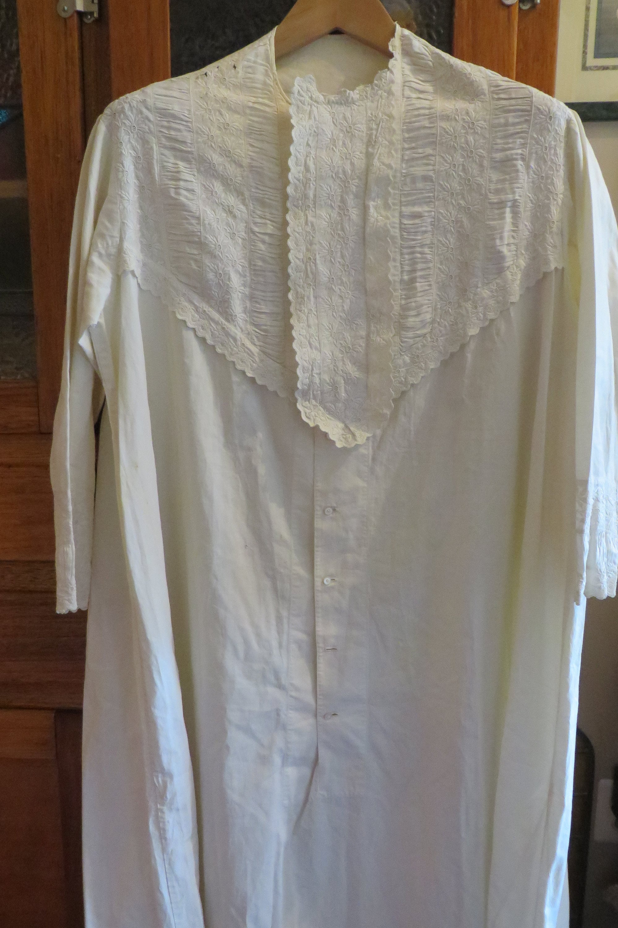 Camicia da notte lunga antica Abito della fine del 1800 inizio del 1900 Cotone taglia per adulti Pizzo ricamato e arricciato elaborato Pulsante frontale Etsy Italia