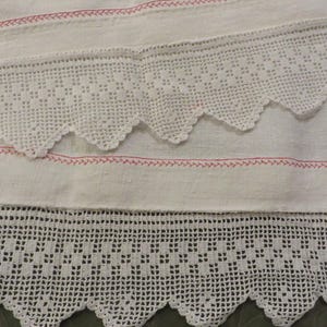 Heirloom Quality LINEN TOWEL, Large White Towel w/ Red Stitching  //  Crocheted Lace Edging  //  50&quot; Long x 25&quot;  - Vintage Towel in Linen