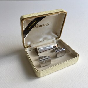 Mid Century Tie Bar and Cufflinks.