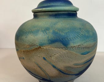 Urna de cremación de cerámica azul, hecha a mano con pájaro