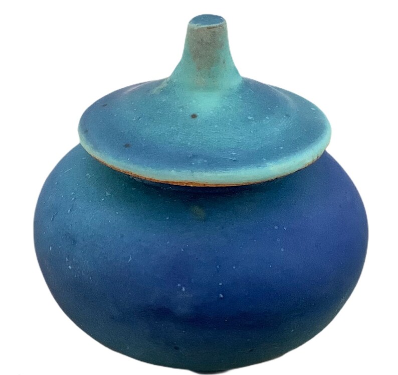 Miniature urn
