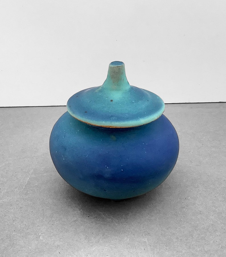 Miniature urn