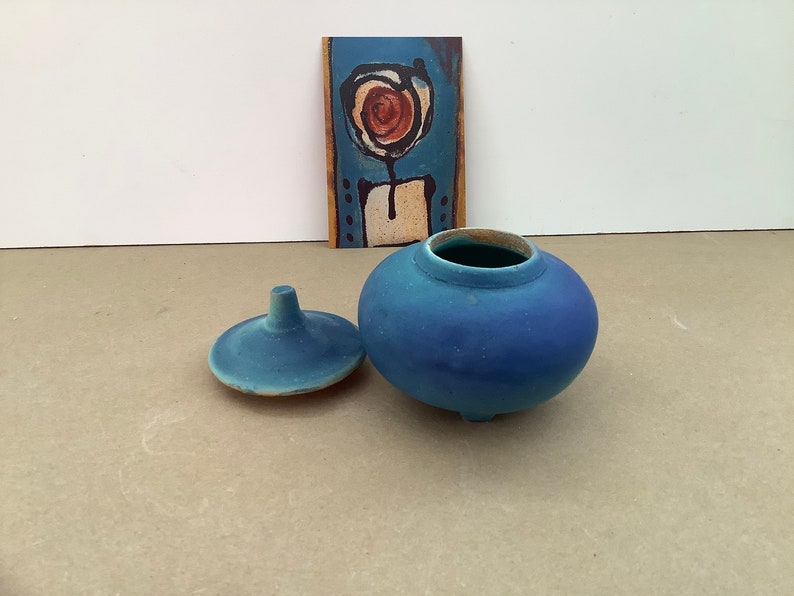 Miniature urn