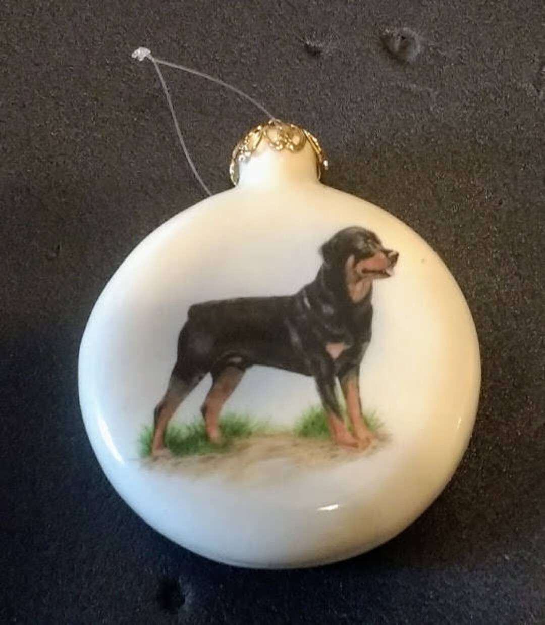 犬彫刻付き コンクリート 陶器 オーナメント 石のプードルの装飾、コンクリートの犬の置物、屋外のペットの彫刻
