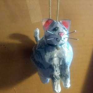 Adorno de gato de cuerpo entero hecho a mano, gato atigrado naranja sentado con bigotes finos