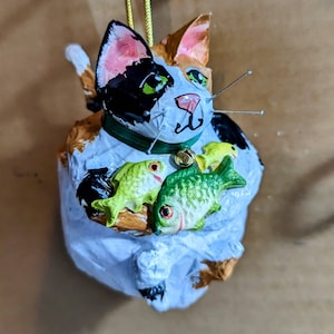 Handmade paper mache Cat Ornament, Calico cat with 3 Fishes