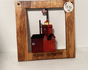 Faro holandés de madera de pino teñida y pintada a mano, 15 x 15 cm. Ubicado en el lago Michigan.